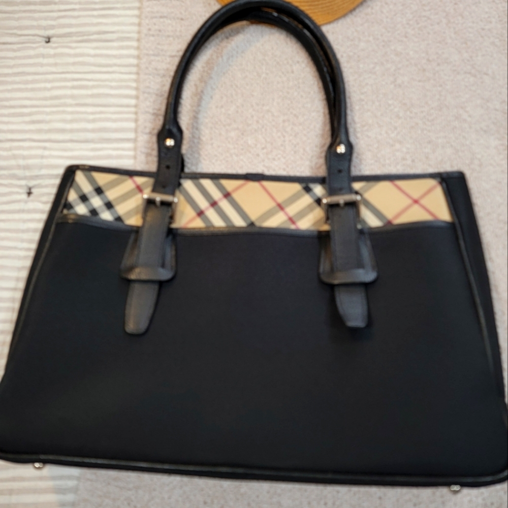 *Authentic* burberry tote